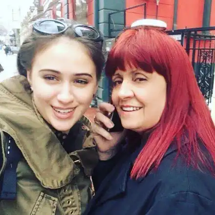 Майката на Мария Бакалова по спешност на зъболекар