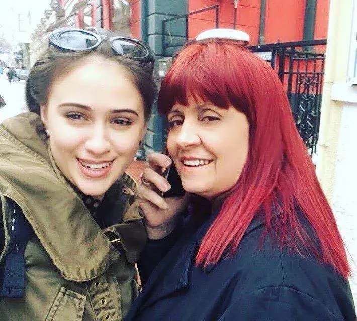 Майката на Мария Бакалова по спешност на зъболекар