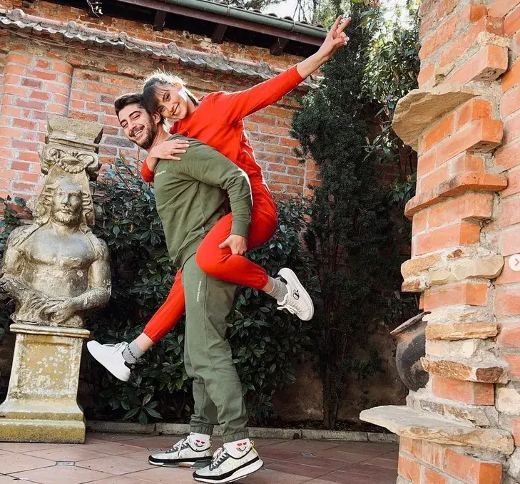 Мамин Сашко натиска за бебе втората си жена