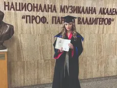 Михаела Маринова има тапия за режисьор