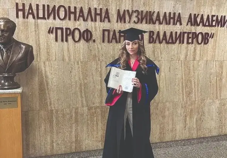 Михаела Маринова има тапия за режисьор