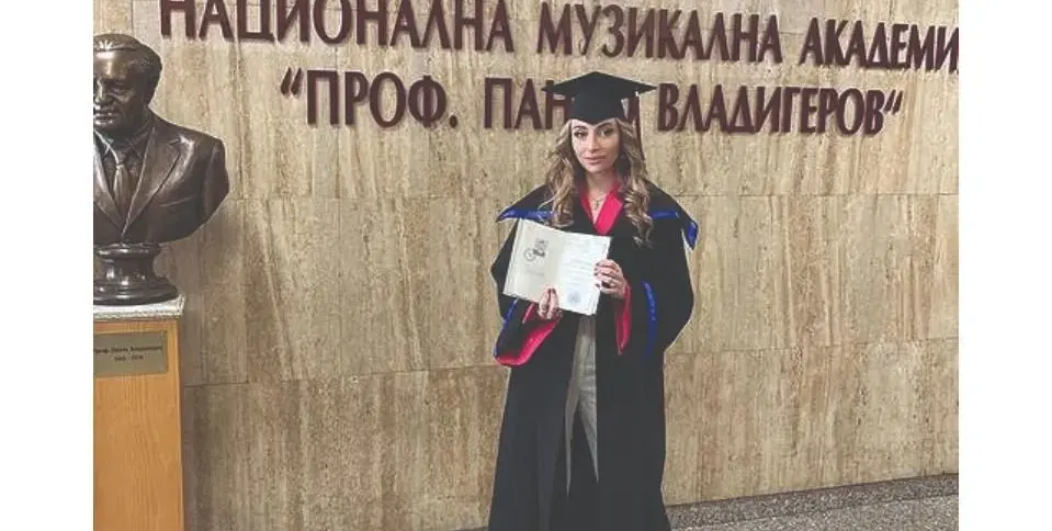 Михаела Маринова има тапия за режисьор