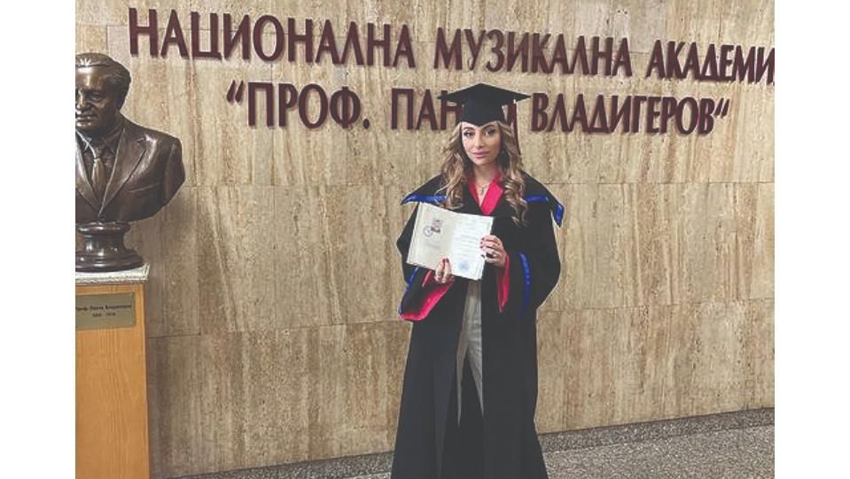 Михаела Маринова има тапия за режисьор