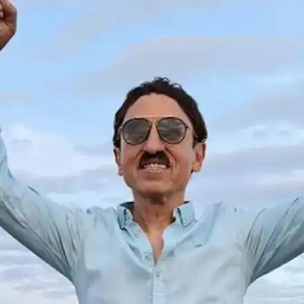 Милко Калайджиев се вдетини, скача на батут