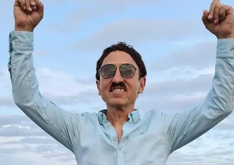 Милко Калайджиев се вдетини, скача на батут