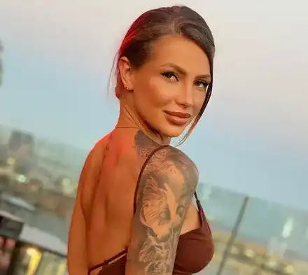 Мис Силикон стана строга господарка (СНИМКИ)