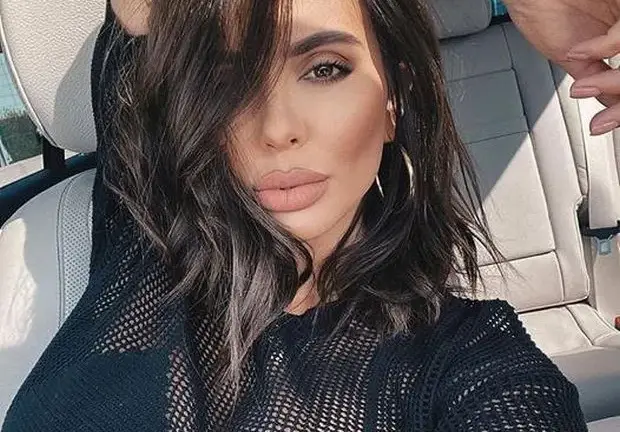 Николета боядисва яйца за Боби Михайлов в Балкана (Снимки)