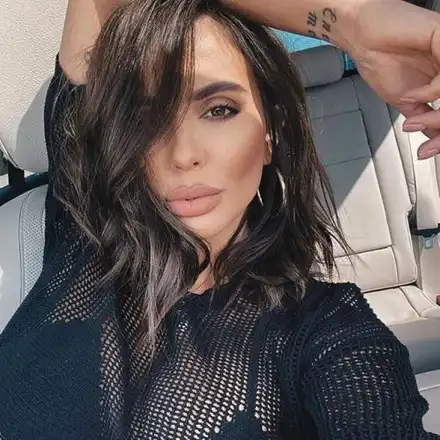 Николета боядисва яйца за Боби Михайлов в Балкана (Снимки)