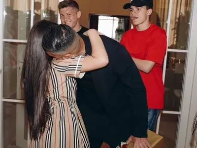 Николета празнува ЧРД на щерка си с Валери и Михайлов