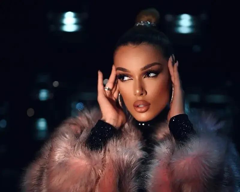 Одраха с ключ колата на Диона