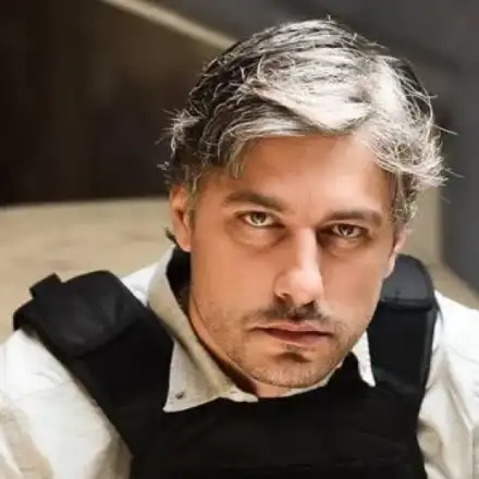 Фалшив Карамазов сваля фенки