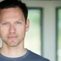 Орлин Павлов: Стягам селската къща по заръка на баба