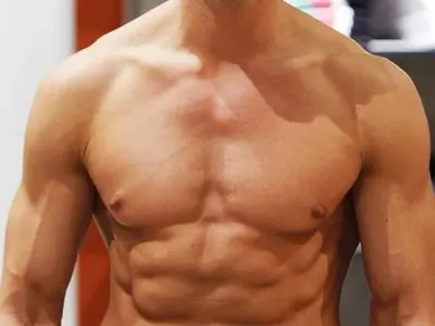 Палави лелки атакуват Филип Буков с мръснишки предложения