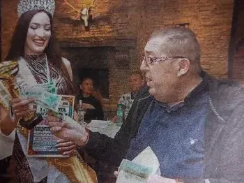 Пищова живна след инфаркта, пръска пачки по миски