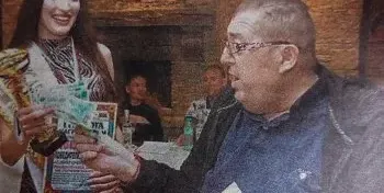 Пищова живна след инфаркта, пръска пачки по миски