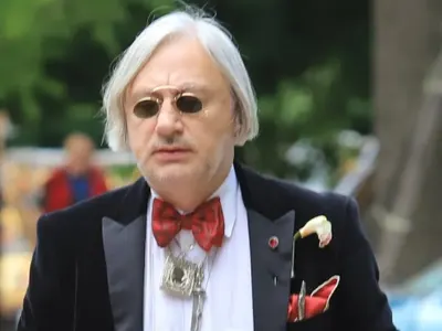 Приживе Денди пожелал да го кремират (Загадъчният Кристофър Ким отмъкнал ценностите  на бохема)