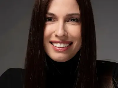 Радина Думанян захвърли дрехите (Снимка)