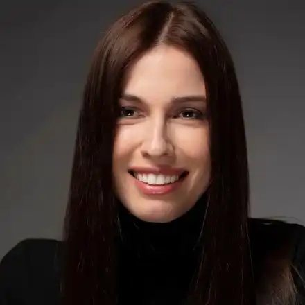 Радина Думанян захвърли дрехите (Снимка)