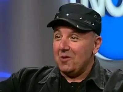 Радо Шоу спаси блок от пожар! Певецът възхитен от реакцията на огнеборците