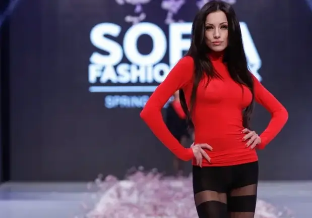 Роси Иванова не слиза от модния подиум