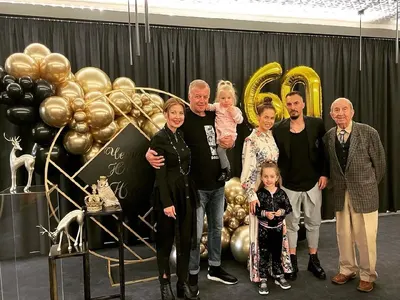 Семеен уют на за Наско Сираков навръх юбилея! Посрещна своите 60 г. в тесен семеен кръг