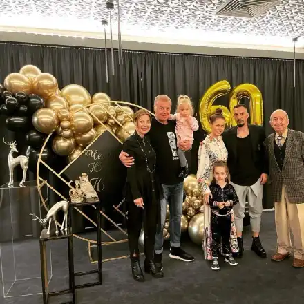 Семеен уют на за Наско Сираков навръх юбилея! Посрещна своите 60 г. в тесен семеен кръг