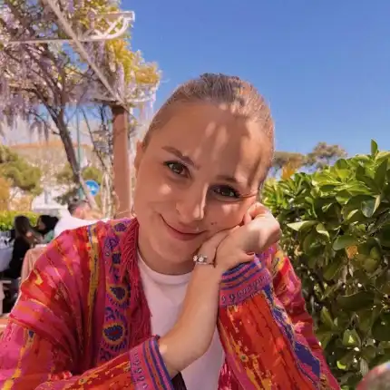 Щерката на Христо Сираков сменя мъжете, както баща й сменяше жените