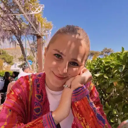 Щерката на Христо Сираков сменя мъжете, както баща й сменяше жените