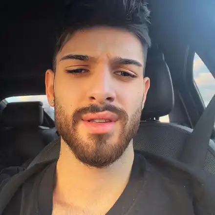 Скандал! Новата на Емрах лъсна в сайт с тарифа от 2 бона на нощ