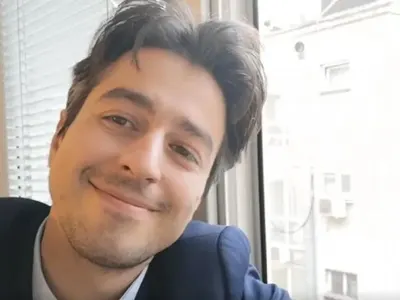 След видеото на министър Наско, млади актьори ревнаха от ниски заплати (Снимки)