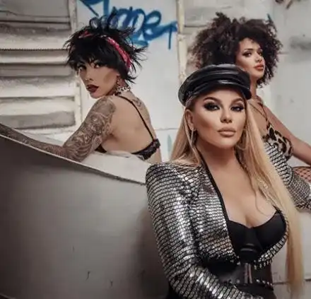 Ти да видиш! Деси Слава се срамува от чалгата!