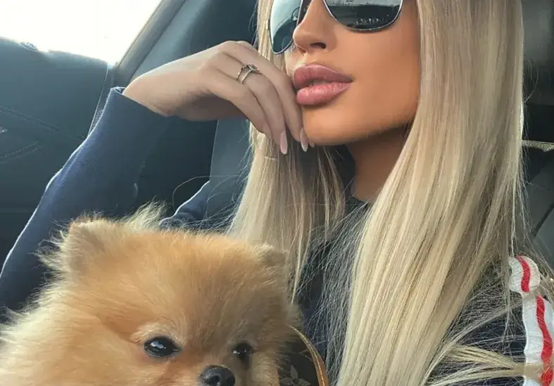 Тита се мисли за майка на куче