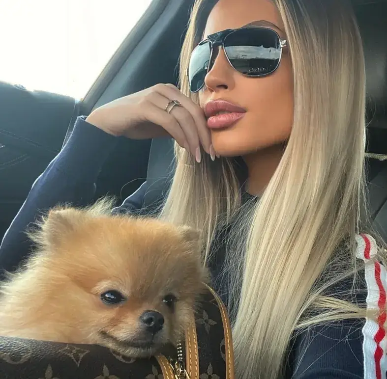 Тита се мисли за майка на куче