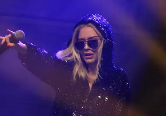 Тита спешно търси озвучител