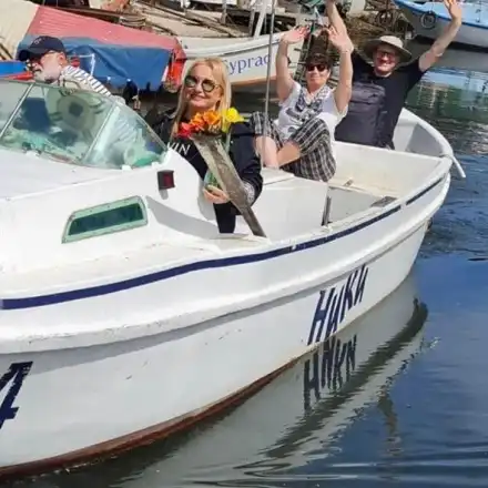 Тони Димитрова подкара корабче