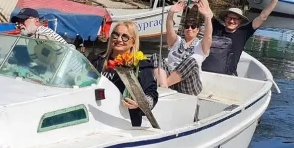 Тони Димитрова подкара корабче