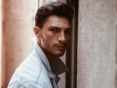 Турска кинозвезда ще е новият ерген, чалгарят Меги и Петър от „Фермата“ също се натискат