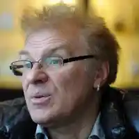 Васил Найденов се къпе в лукс - купи си огледала за 20 бона