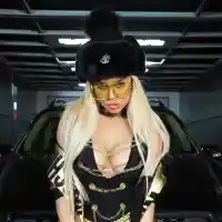 Възпяха и храната в песни: Анн-Джи чука пържоли, Радо Шишарката с любов към шопската салата, Иво Димчев върти баница