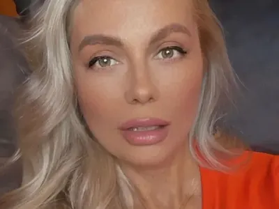 Венета Райкова трепери за цветята на балкона