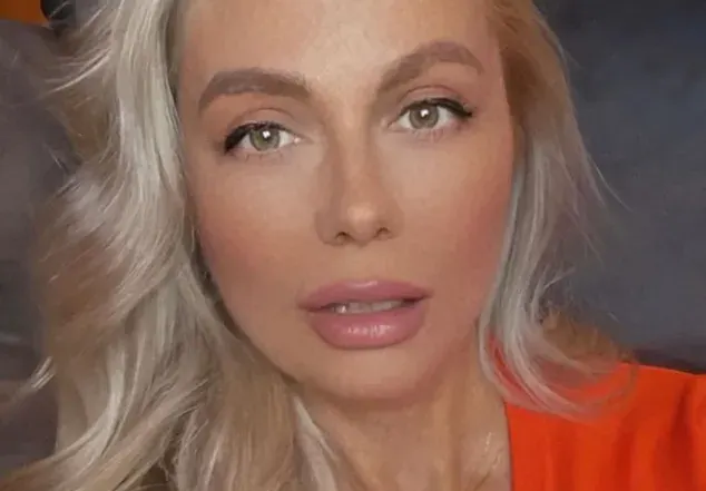 Венета Райкова трепери за цветята на балкона