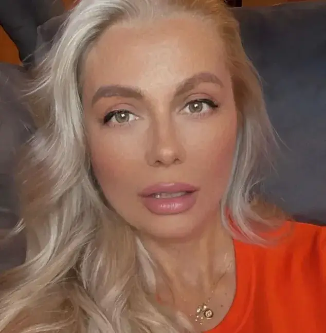 Венета Райкова трепери за цветята на балкона