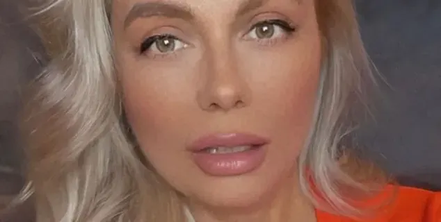 Венета Райкова трепери за цветята на балкона