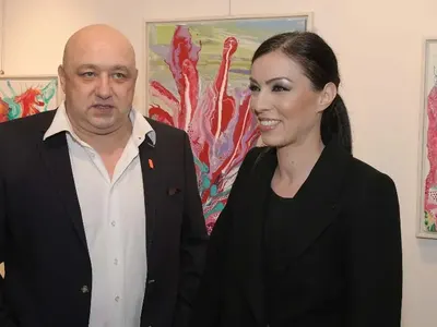 Виктория Петрова работи за бебе! Забелязаха новинарката в столична болница