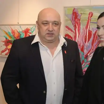 Виктория Петрова работи за бебе! Забелязаха новинарката в столична болница