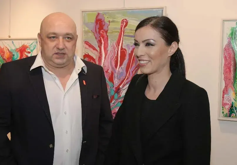 Виктория Петрова работи за бебе! Забелязаха новинарката в столична болница