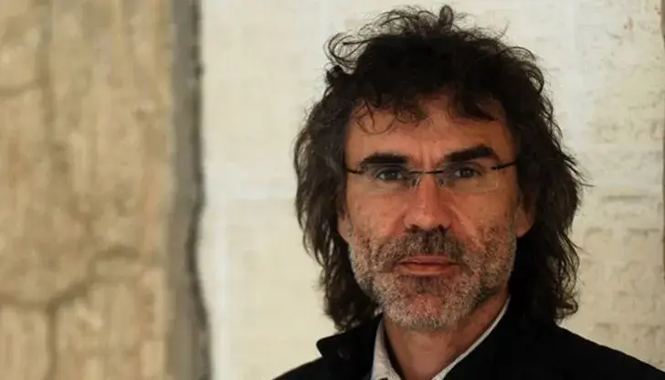 Влади Въргала оставя майка си в сигурни ръце