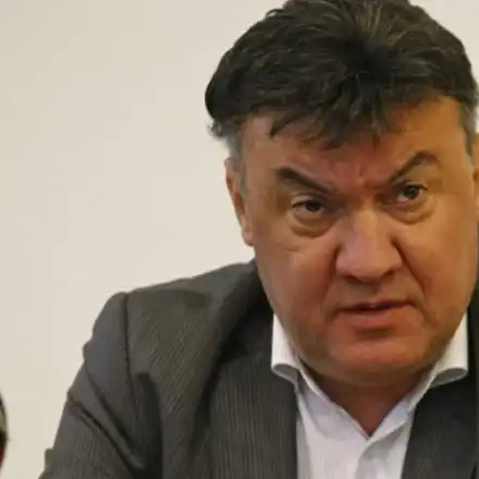 Заради протестите: Боби командва БФС от палат в Бояна (Папарашки снимки)