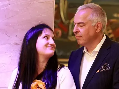 40 дни след като му роди син: Бойко Василев показа жена си