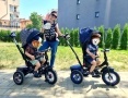Наведнъж! Мама Ася разходи и трите деца